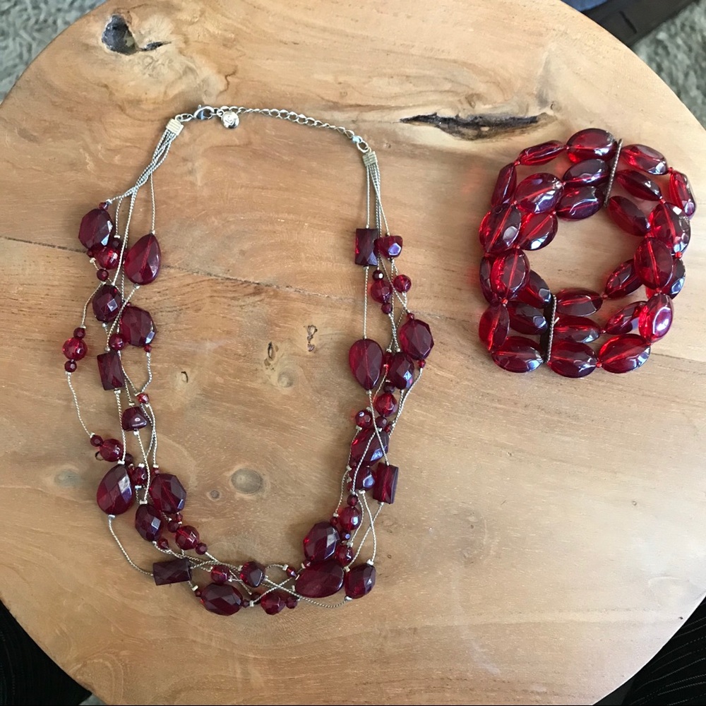 Necklace and bracelet set